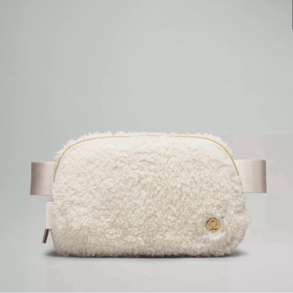 Lululemon Everywhere Fleece Belt Bag